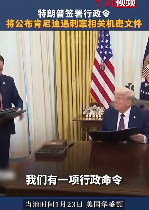 78岁的特朗普，比78岁时当总统的拜登强，能一边工作一边接受采访。又签署了一份有