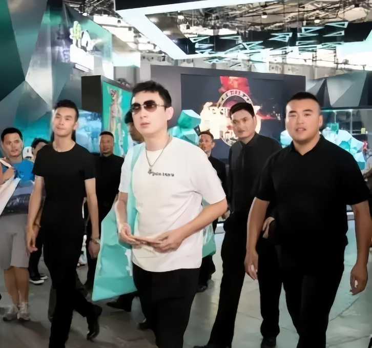 王思聪的底气从来都不是他的父亲王健林，而是母亲林宁。关于林宁的不为人知的秘密
