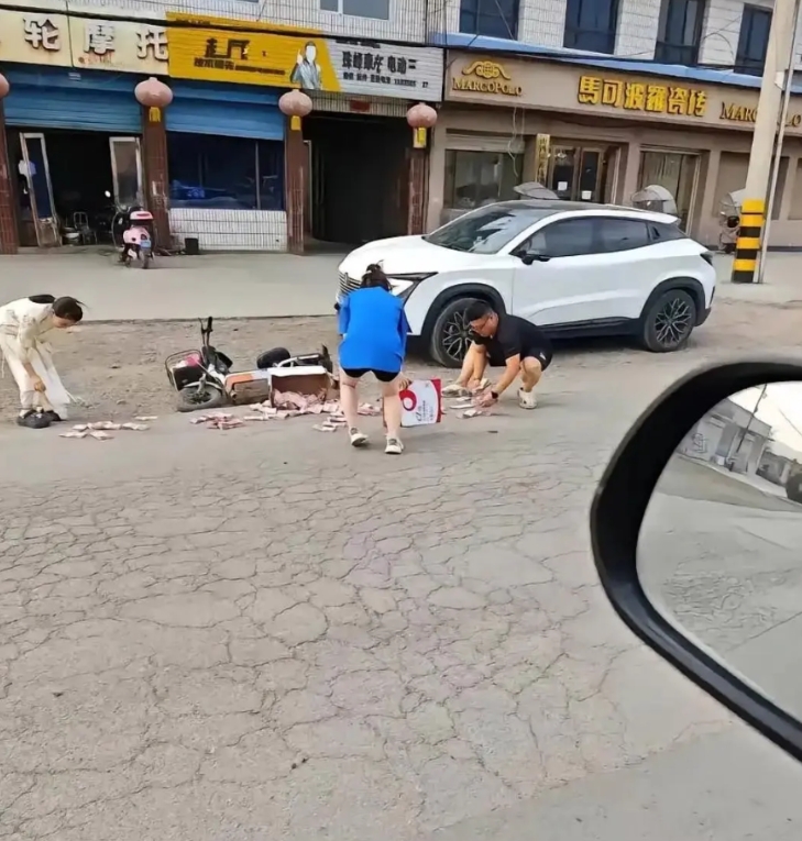 不敢帮，怕控制不住自己的手。！哈哈哈哈 [大笑][大笑][大笑][大笑][大笑]