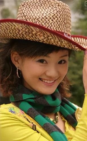 20年前的“国民初恋”却一朝沦为“柜姐”，她却活出了真正的自我（国民初恋 小说）-第9张图片-九妖电影