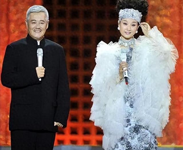 “民歌天后”宋祖英:为何能够连上24年春晚?且看赵本山的评价(苹果充电宝怎么验真假)-第15张图片-九妖电影 “民歌天后”宋祖英:为何能够连上24年春晚?且看赵本山的评价(苹果充电宝怎么验真假)-第15张图片-九妖电影