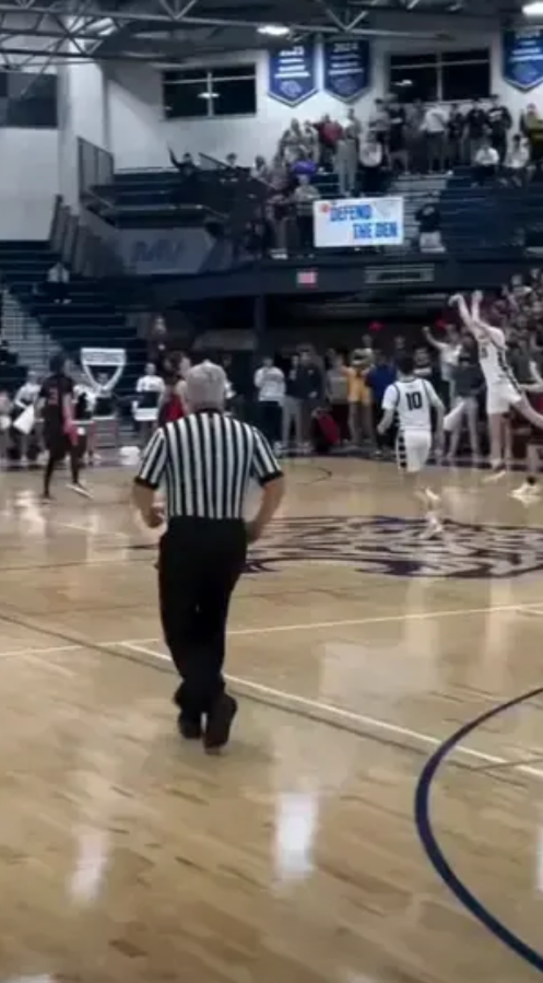 我为什么建议男孩子在学生时代一定要会打篮球，看完这个视频你就明白了。

在学生时