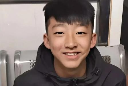 2019年，河南一户农家的3岁小女孩在傍晚玩耍时意外落入一口深约20米的枯井。面
