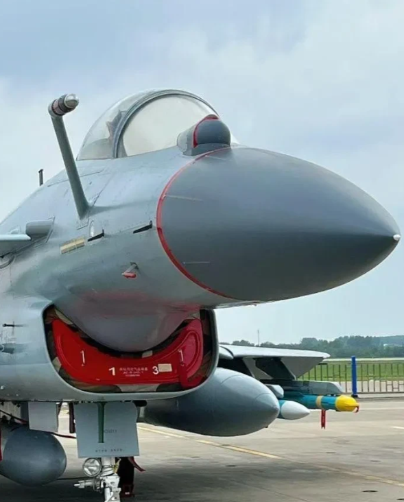 中国与巴基斯坦做了多次歼10C与F-16C的飞行数据比较，多次转场后数据依旧。
