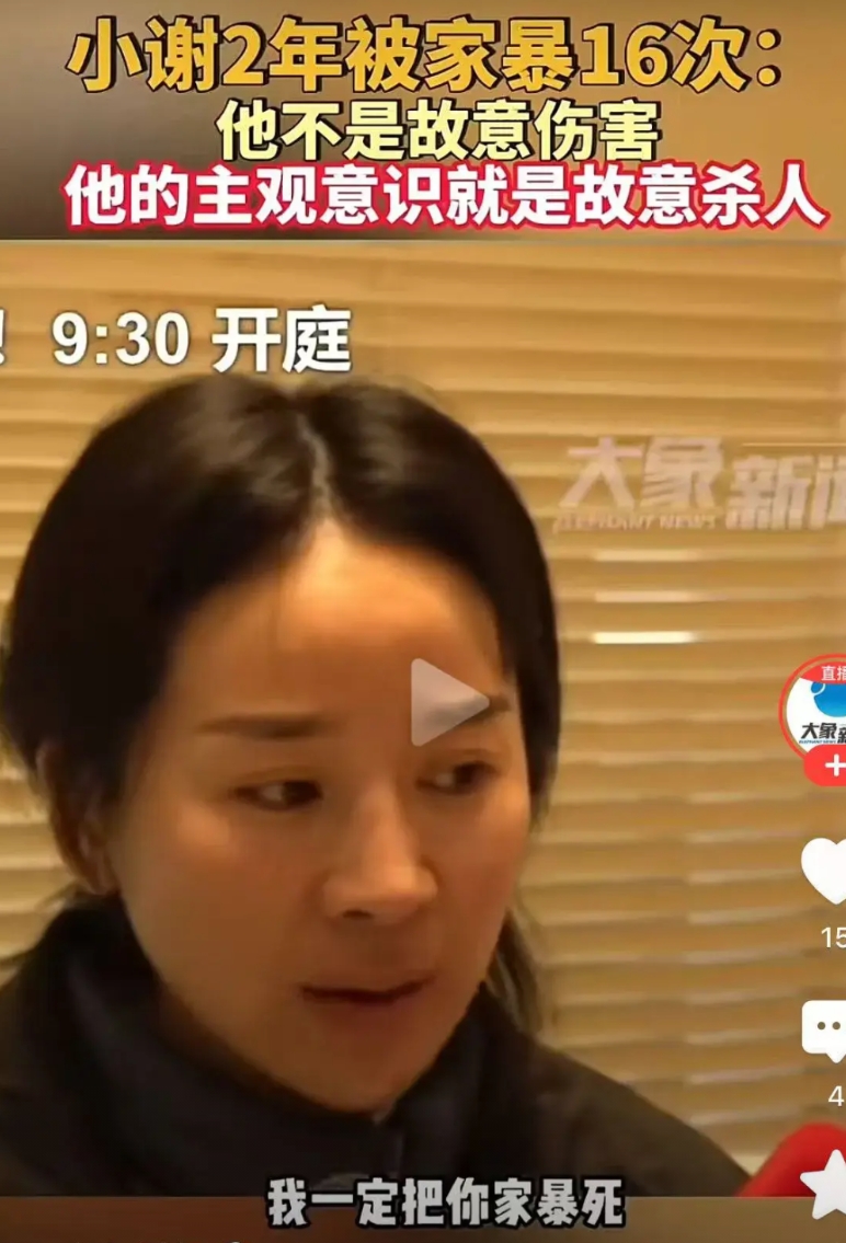 看过小谢被打监控的人说：贺某阳有多残暴？我一个男性看了都害怕！两人面对面吃饭，没