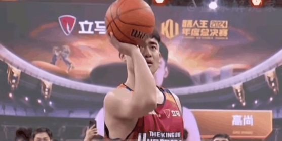 有实力，就是狂!
   前国家队球员高尚参加路人王2024年总决赛，在比赛中他两