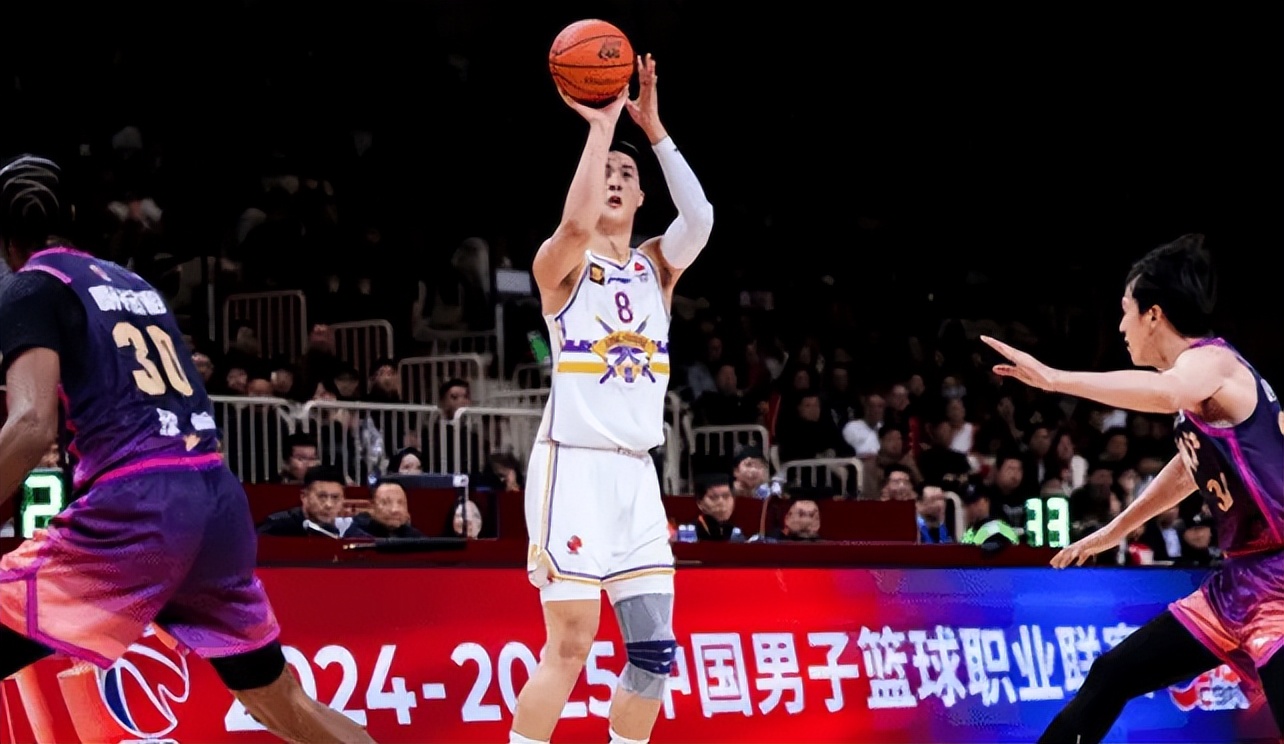 朱松玮22+6，四人20+不敌强敌，国手中锋8中8