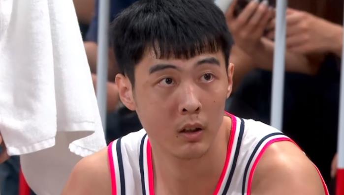 北控男篮对决广东男篮，半场平分秋色，命中率惨淡。加时赛北控外援发威，广东队外援未