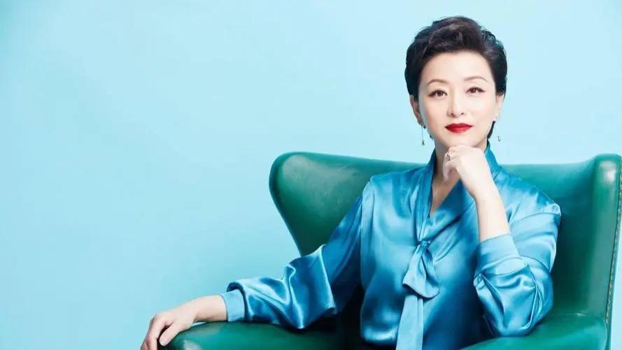 放弃央视工作，嫁给百亿“胖富豪”，成为资本大佬，56岁的杨澜如今怎么样了？