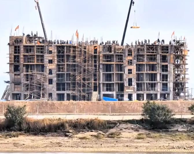 朝鲜在鸭绿江畔建居民楼，对岸的中国居民和网友成了“网络监工”，每天都在观察朝鲜住