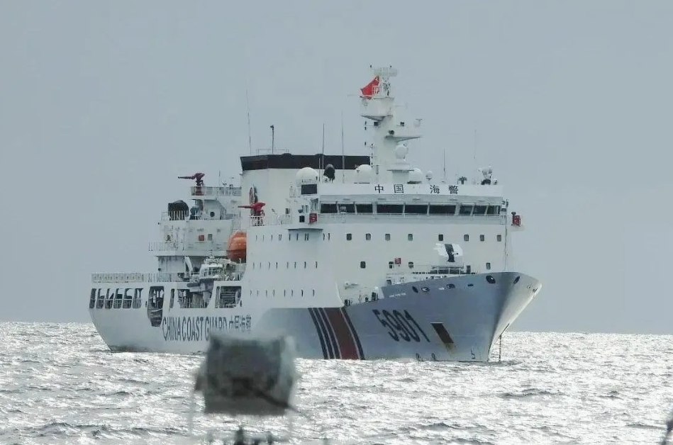 菲律宾传来最新消息！熊猫的5901号、3302号和3303号三艘海警船，在黄岩岛