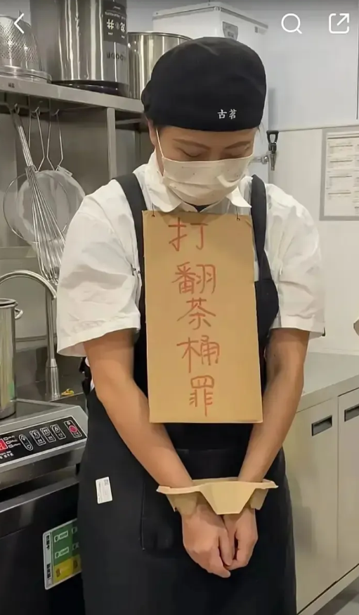 这这这，也太伤别人自尊心了吧？
都是刚刚步入社会的年轻女孩和男孩，有的可能还是刚
