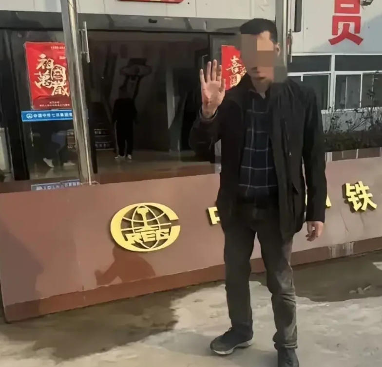 中铁打记者，这3人瑟瑟发抖。
​​​1、帽子叔叔。帽子叔叔瑟瑟发抖，你个中铁动了