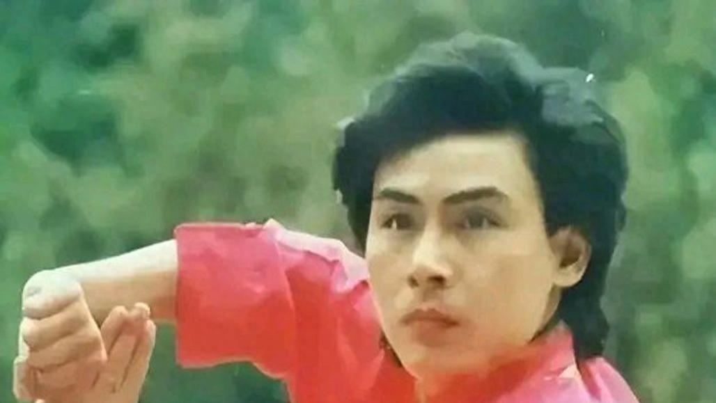 武功不输李连杰，83年演《武当》走红，年过六十的赵长军活成这样