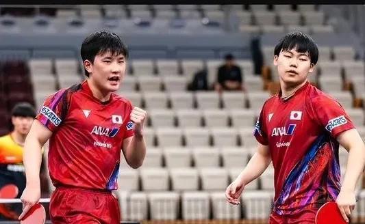 全锦赛爆冷！张本智和无缘男单卫冕，妹妹美和横扫伊藤晋级女单决赛