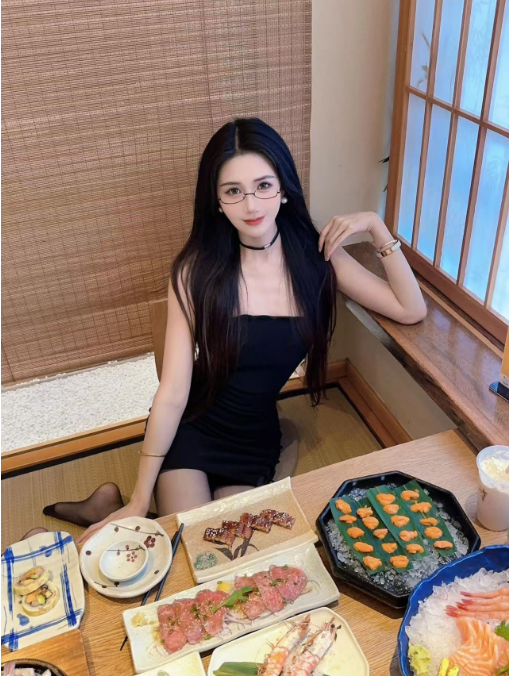 我和美食哪样更美味呢哈哈哈哈哈