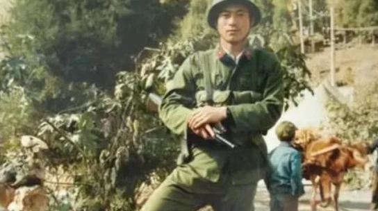 老山英雄向小平：神枪手传奇