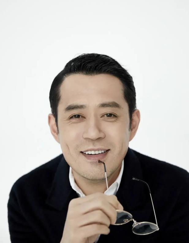 一次，主持人问刘钧:“很多网友都称你是“渣爹专业户”，你有什么要辩解的吗？”刘钧