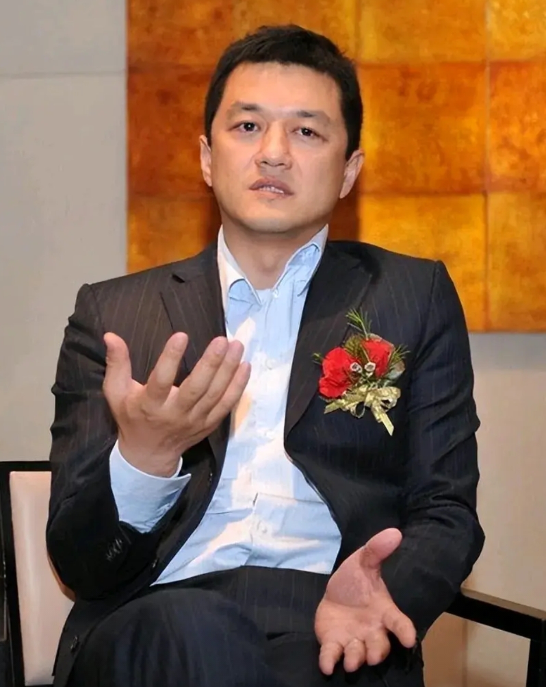 李亚鹏的两个妻子和两个女儿

1.前妻：王菲，55岁，华语天后，歌手。
2.大女