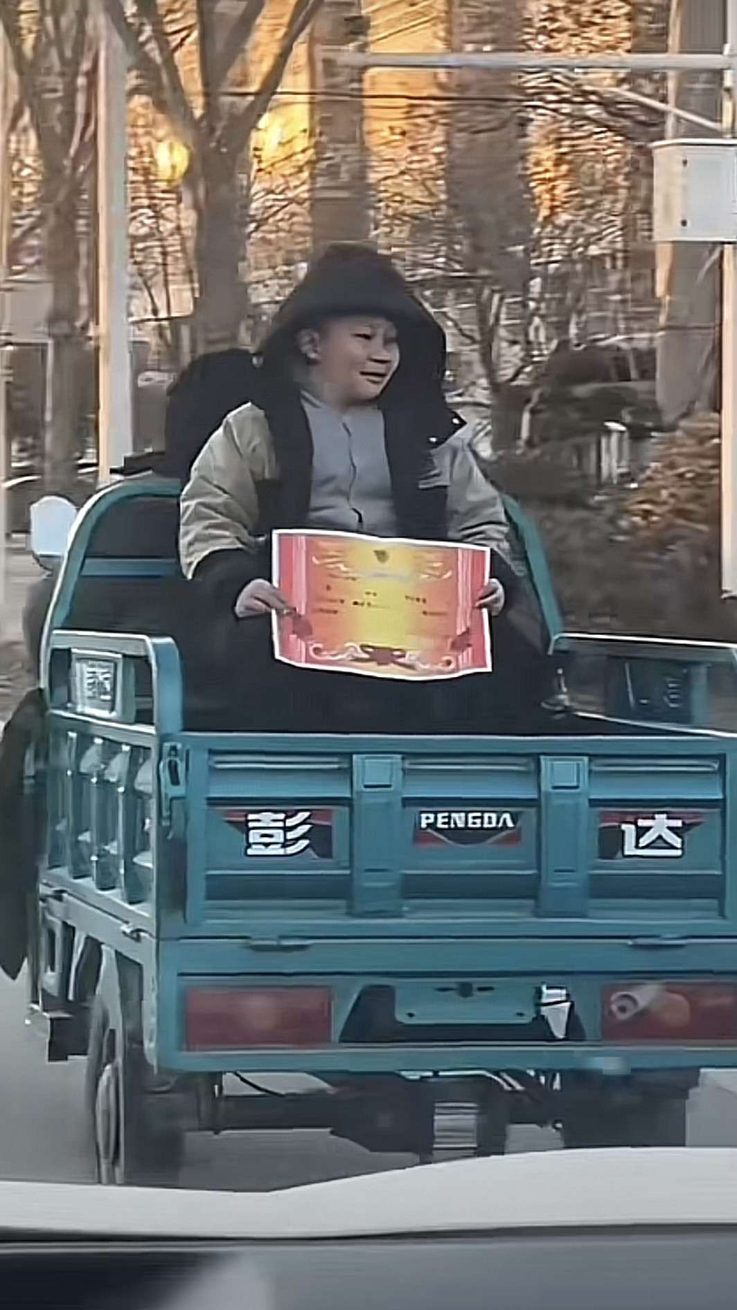 嘴角压不住了