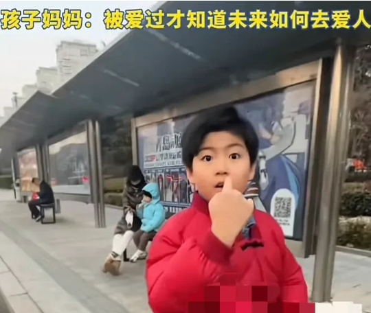 一位妈妈每一年会在孩子生日这天为他准备不一样的惊喜。今年是孩子十岁生日，

于是