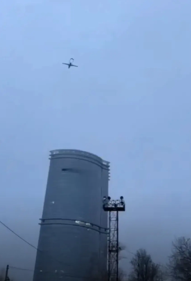 乌克兰无人机为什么要千里奔袭喀山？
一，普京在大型记者会上拿“榛树”导弹叫板北约