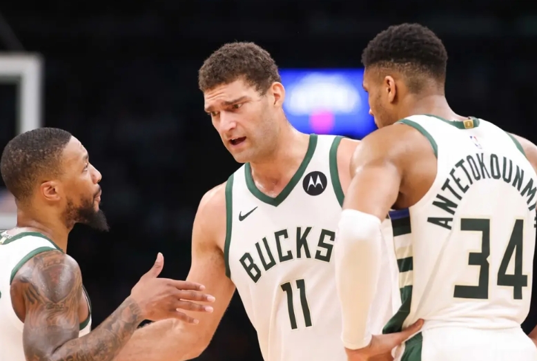 雄鹿如何做到从赛季拆队阵容到拿到NBA杯冠军的？
今天雄鹿拿下NBA杯让人非常不