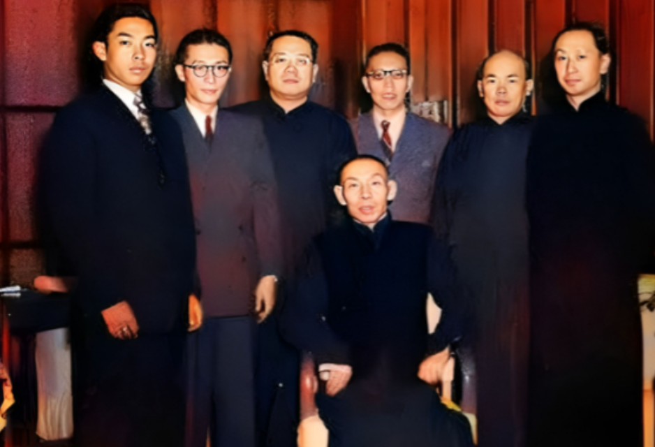 1991年，回国探亲的杜维善来到了北京，找到了父亲杜月笙当年为孟小冬购置的四合院