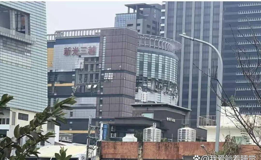 台湾突发，“4人死亡、6人无生命迹象”！



 台湾省台中市一百货商场在1