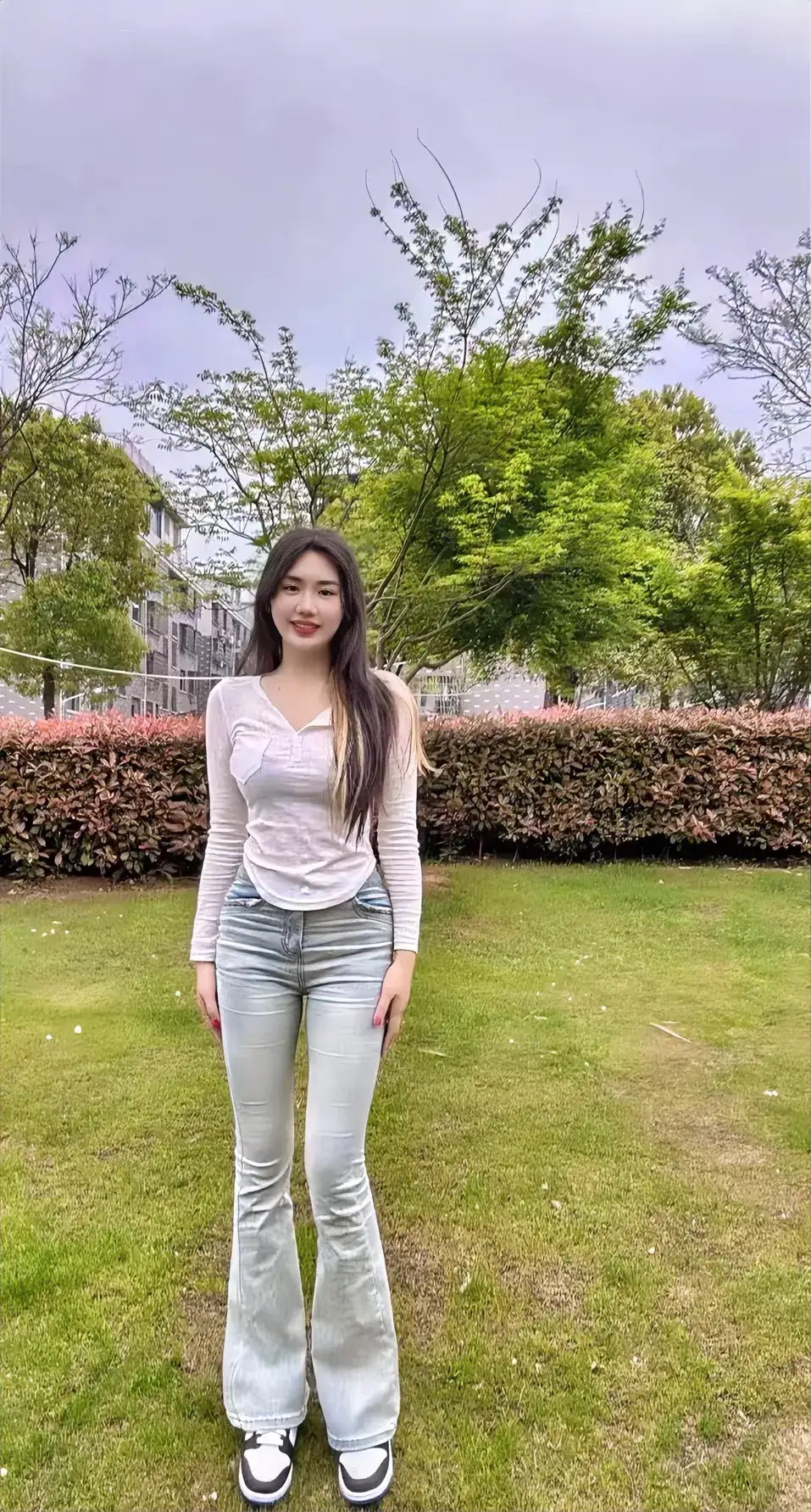 大家发现没？如今这社会上好多女孩子，不知道都被灌了啥迷糊汤？
 
就拿我表妹说吧