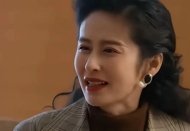 《六姊妹》火了，其中很多演员演的都很出彩，其中老三的扮演者颖儿，给大家留下了深刻