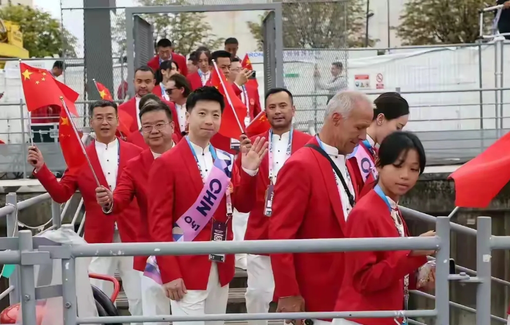 记的中国举办奥运会是2008年，那时的我心情特别激动，下午早点回家守在电视旁等待