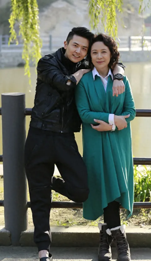 母子情深，刘佳和她的帅儿子…