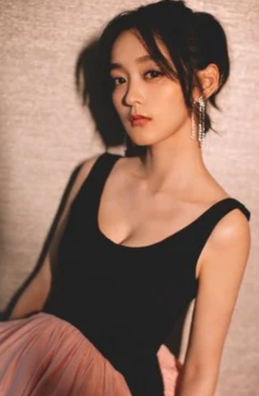 相差9岁的姐弟恋，他们把恋情隐藏得太好了