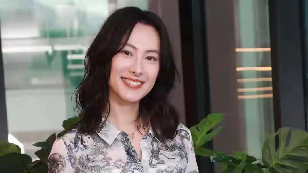 梁洛施透露心声：三个儿子催我谈恋爱