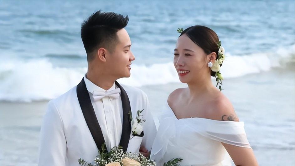 18岁年龄差，27天闪婚，真爱还是另有隐情？