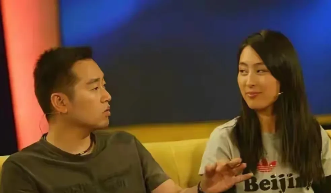 2004年某个晚上，孔令辉对女友马苏突然说道：“你给我滚出我家。” 马苏愤怒地跑