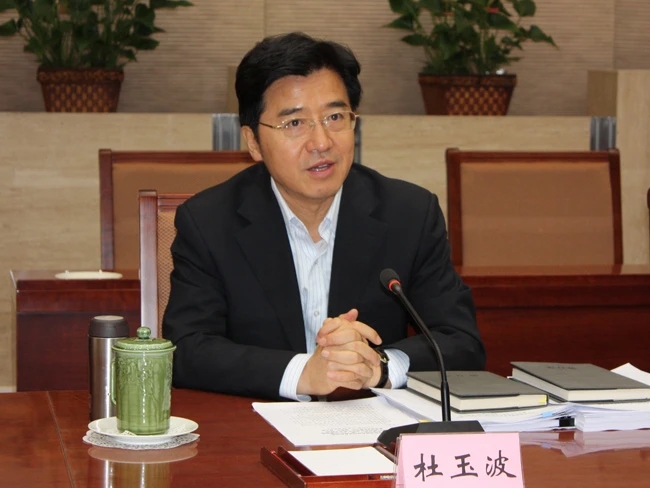 教育界掀起反腐风暴，中纪委官宣，卸任8年的副部级“老虎”落马。据中央纪委国家监委