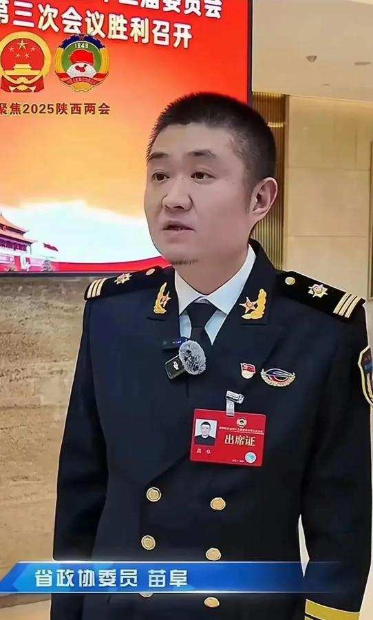 苗阜，今天你应该很难受吧！

昨天晚上，郭德纲直播间真是礼物不停啊，10万+的人