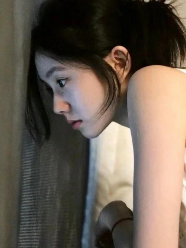 刘浩存侧脸也是这么的美