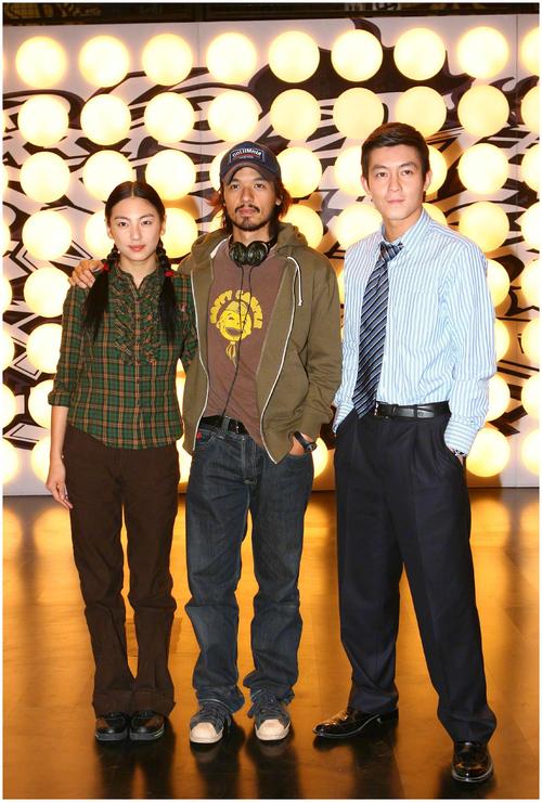 不瞒您说，这三人中我只认识陈冠希，其他两位是谁啊？左边有人说是张柏芝，能认出来的