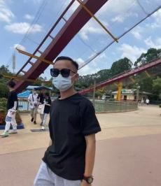 24岁的小林和女友小丽来到广东惠州打工，本想赚些钱回家过年。不料某晚吃了一碗煲仔