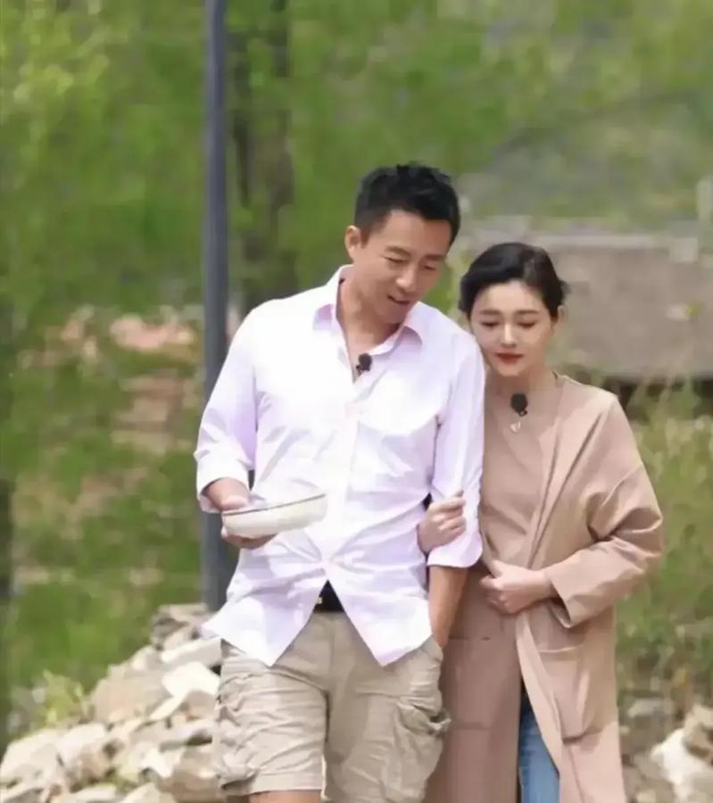 “一天汪小菲发烧，打电话到台湾找大S，结果……”

“老婆，我发烧想吃水饺”
