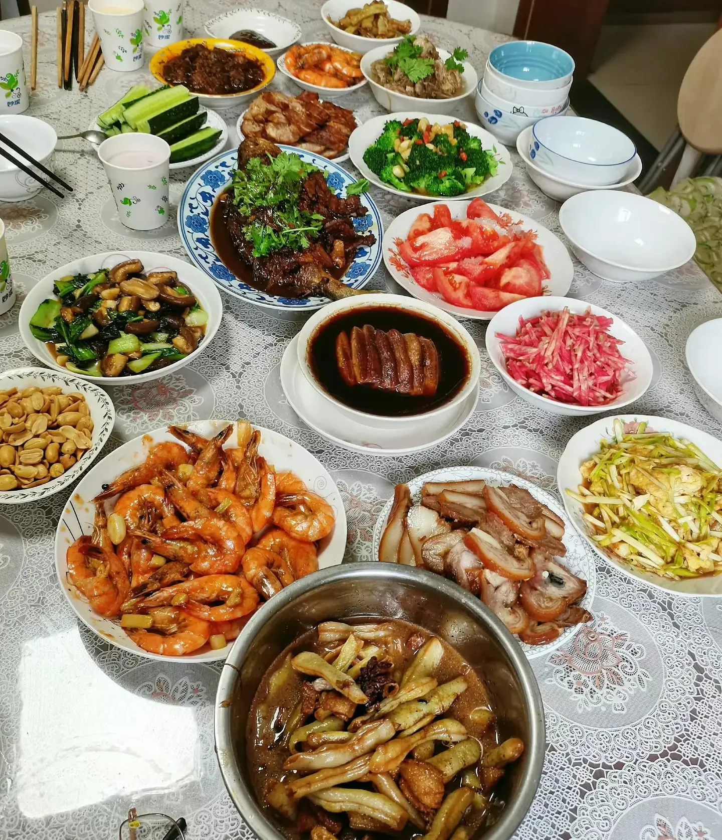 现在的儿媳妇，对公婆和自己父母的态度，
简直是天壤之别。

昨天儿子一家回来了，