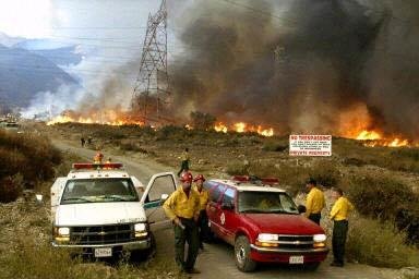 火势无情，加州居民抛家弃车求生