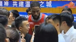 宏远消息！威姆斯征战NBL人气爆棚 沃特斯夺得总冠军 周琦去向已定