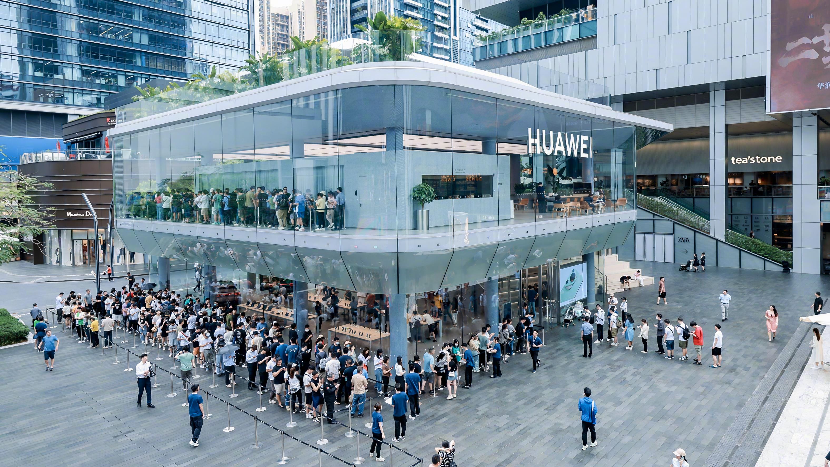 余承东表示，华为Pura70先锋开售，再加上智界S7，构成“双7组合”，已经成为