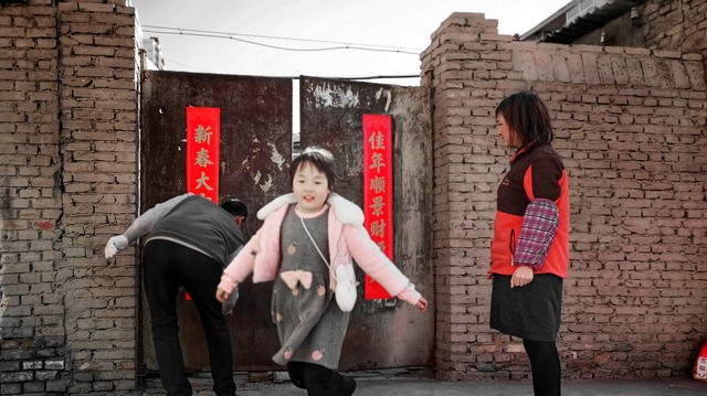 我刚生完儿子，父亲就和妹妹说，你姐在婆家的地位提高了，真讽刺