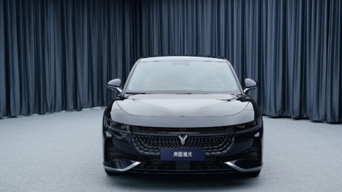 新能源轿车对决，比亚迪汉L叫板岚图追光PHEV，谁更牛？