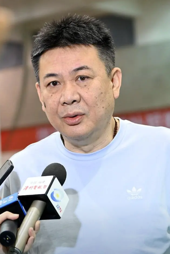 蔡斌突然现身女排联赛背后三大信号解读

蔡斌现身上海女排与天津女排的焦点战现场，